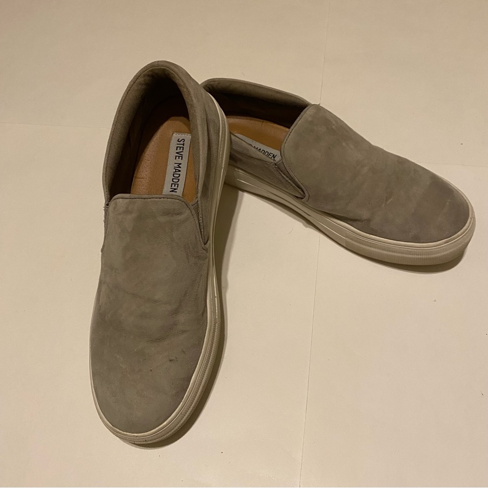 Starve Madden gray suede shoes size 8M